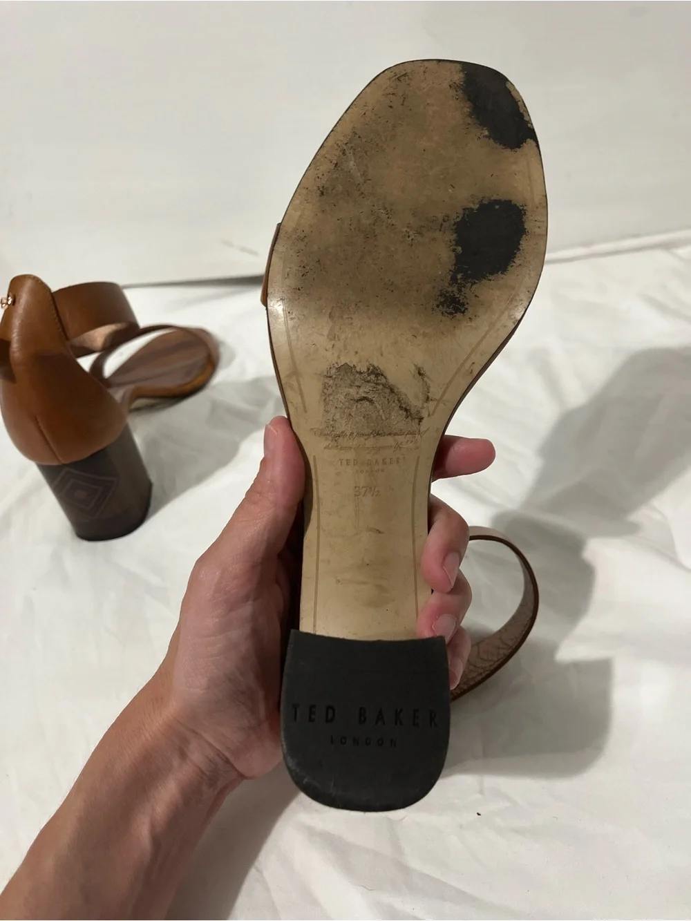 Ted Baker Tan Brown Leather Block Heel with gold bow accents size 37.5/7.5